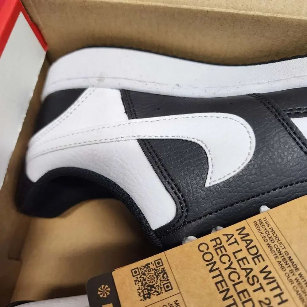 Nike tags unworn